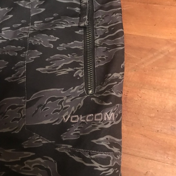 Volcom boys snow pants. Size medium. - Picture 4 of 5